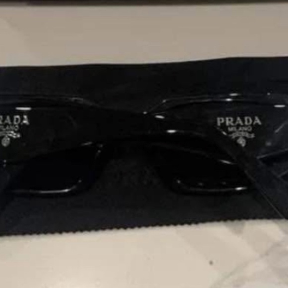 Prada sunglasses brand new without a box - Picture 3 of 3